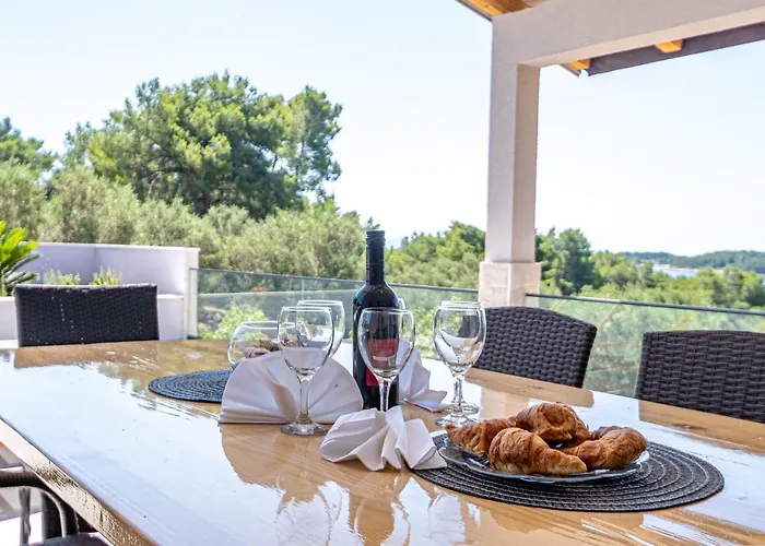 Blue Panorama * Vela Luka